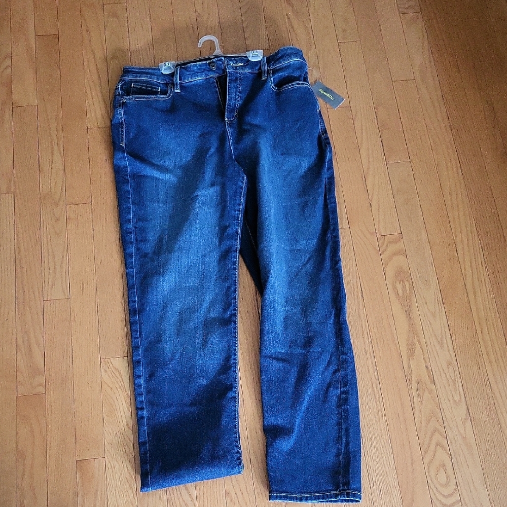 Curvy Straight-Leg High-Rise Jeans Style & Co.